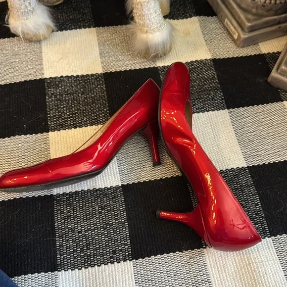 Stuart Weitzman Ruby Red Patent Leather Pumps Heels sz 8 - Picture 8 of 9